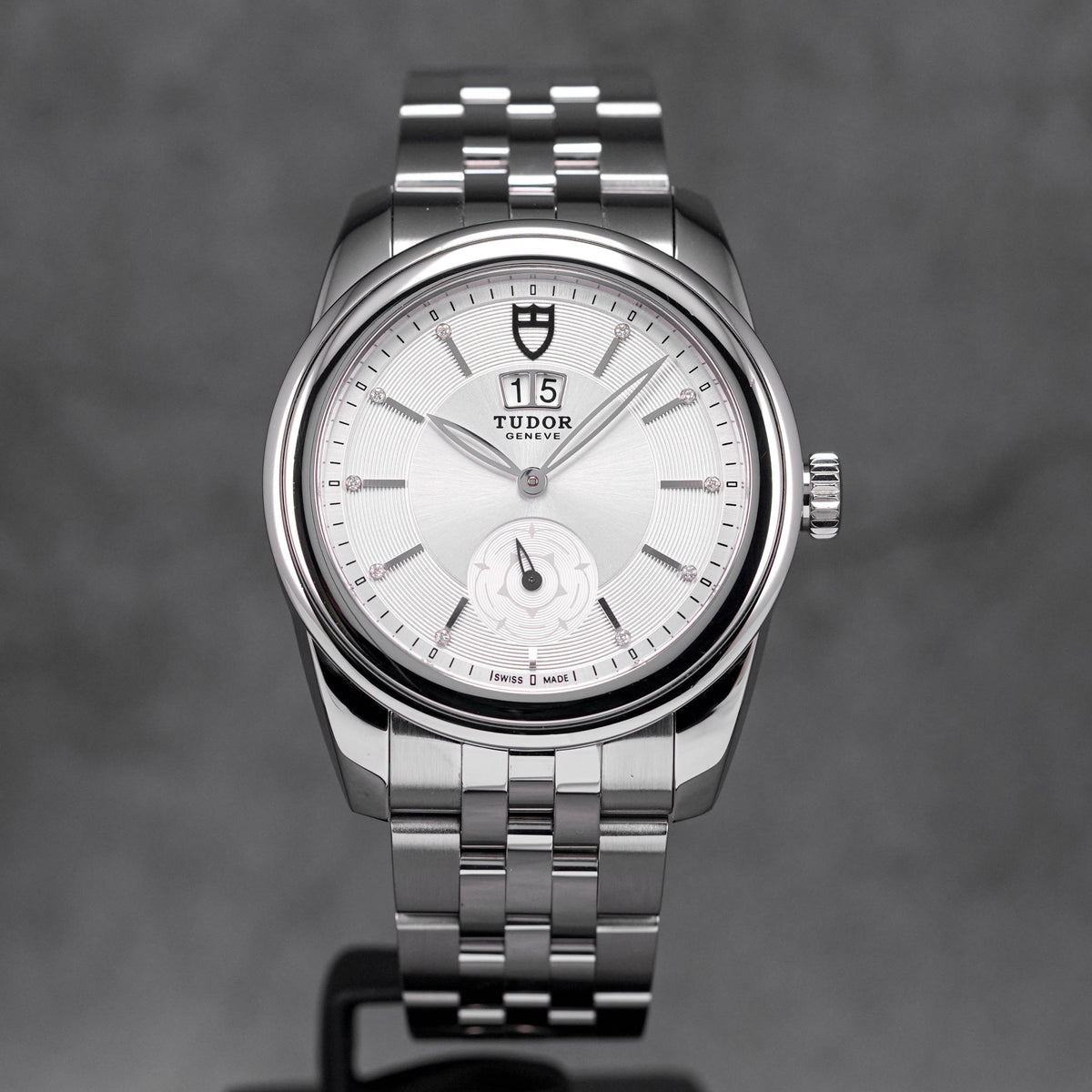 Tudor Glamour Double Date